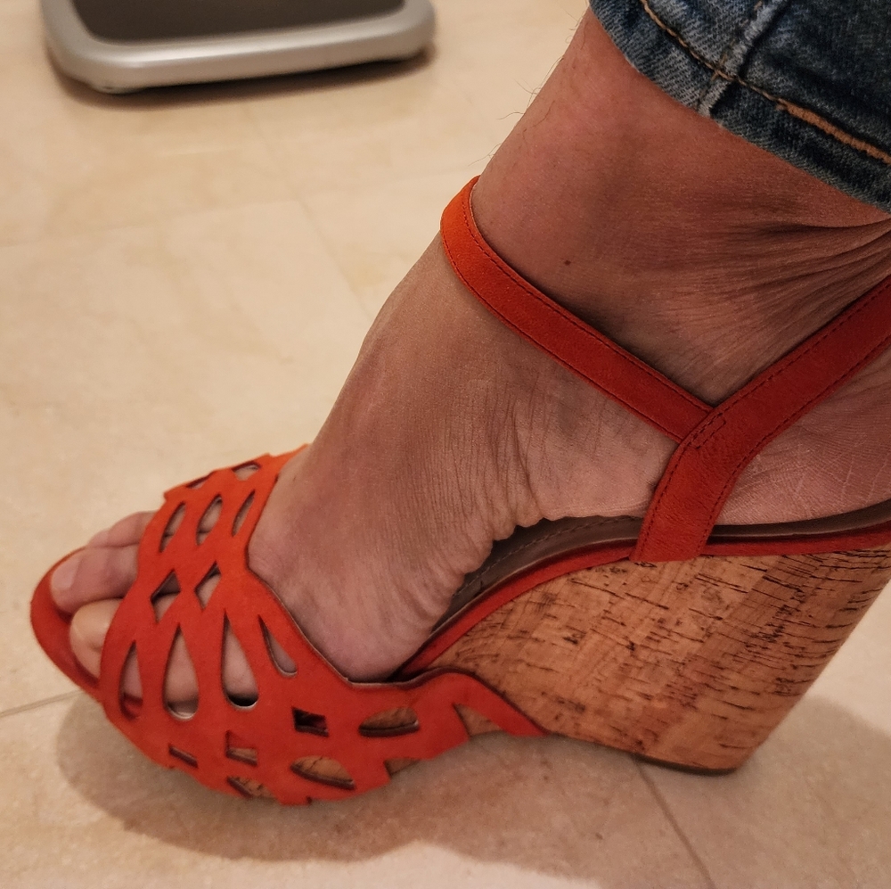 BCBG platform sandals in great condition - Picture 3 of 6
